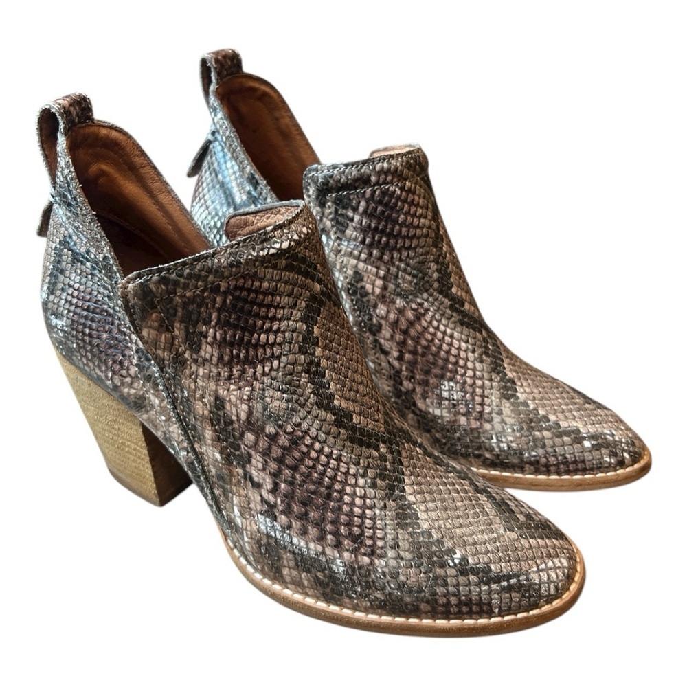Jeffrey Campbell Shark Snake Leather Ankle Bootie Size 9US